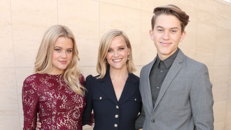 Reese Witherspoon’s Kids Ava, 21, & Deacon, 17, Vacation With Their Significant Others: ‘I’m So Lucky’